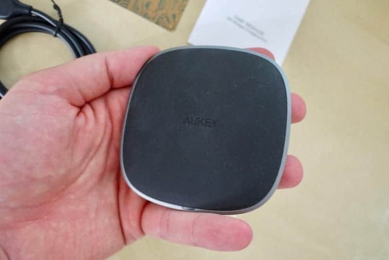 Recensione del caricabatterie wireless LC-C5 di Aukey 1 Aukey LC-C5