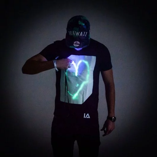 Tempo di regali di Natale? Troppotogo suggerisce dei gadget 2 T-shirt glow