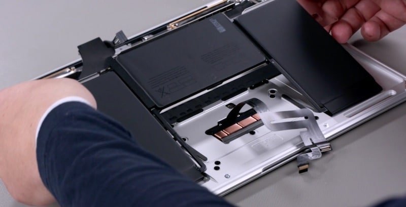 Il MacBook Air 2018 smontato da iFixIt 1 MacBook Air batteria