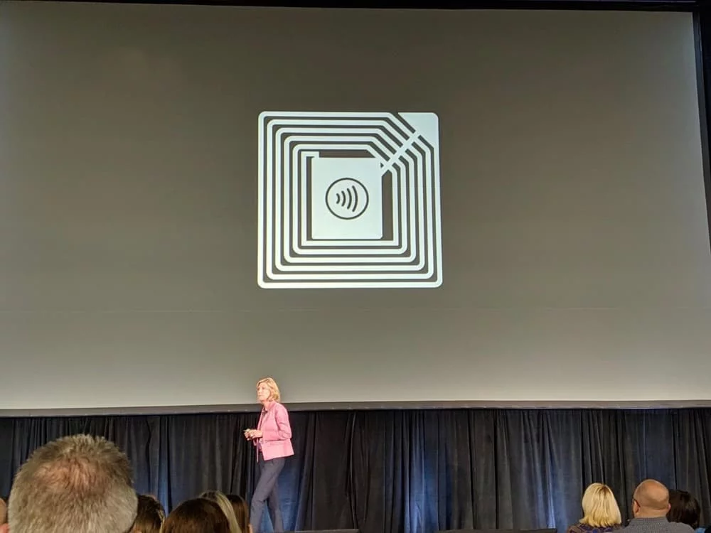 Arrivano le etichette NFC per attivare i pagamenti con Apple Pay 2 foto di Steve Moser