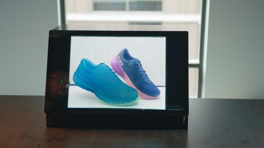 Glasswing, il progetto di Adobe per lo schermo touchscreen trasparente 1 Adobe Glasswing