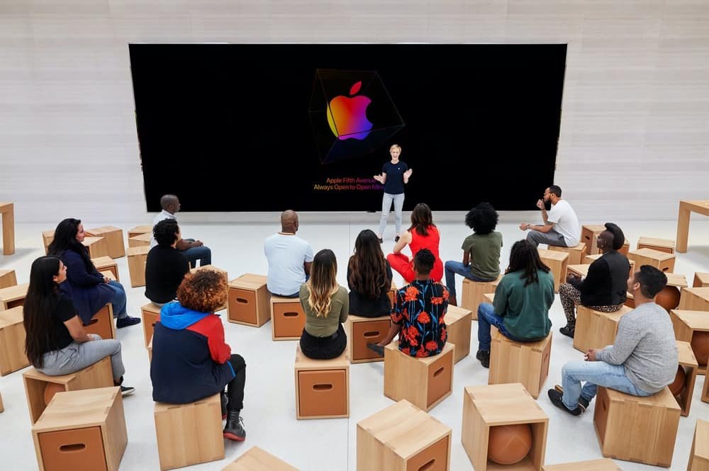Riapre l’Apple Store della 5th Strada e il suo cubo di cristallo 3 L'Arena
