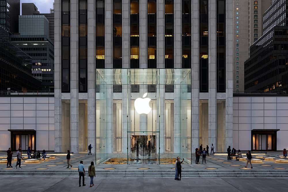 Riapre l’Apple Store della 5th Strada e il suo cubo di cristallo 1 Il cubo dell'Apple Store di New York