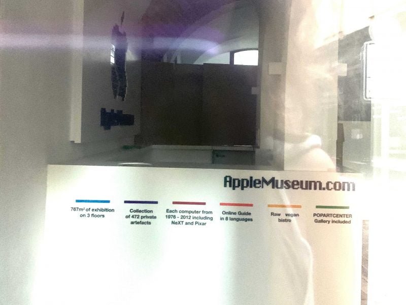 Apple museo Praga