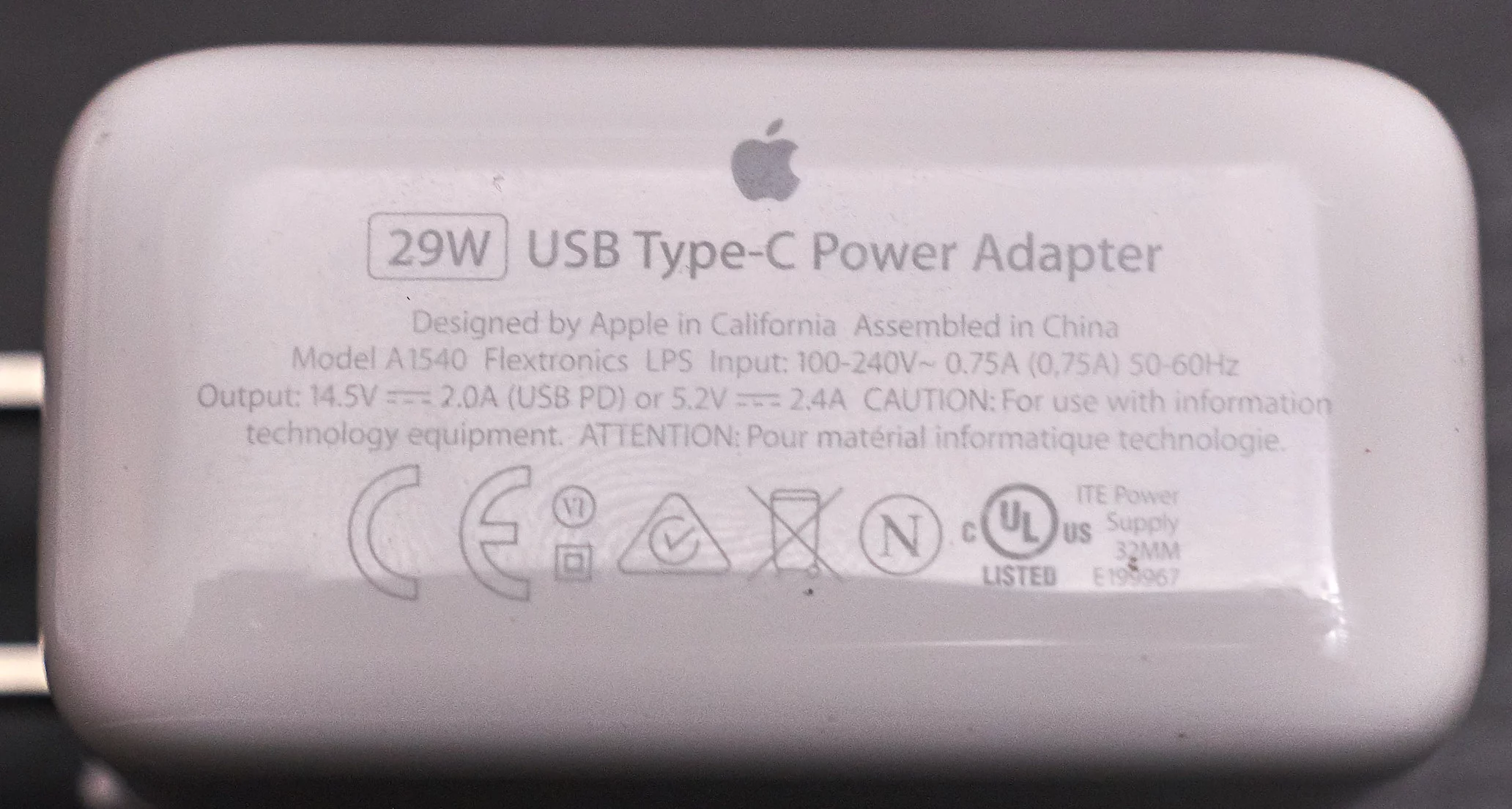 Ecco perché un caricatore grande non significa una carica grande 1 Il caricatore da 29 watt di Apple