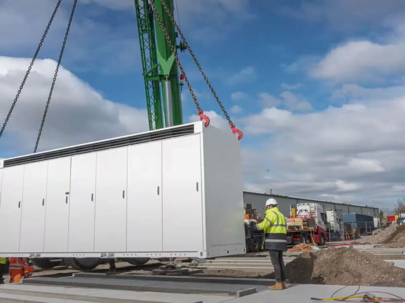 Apple comprerà una mega batteria da Tesla per l’energia solare 1 Tesla MegaPack