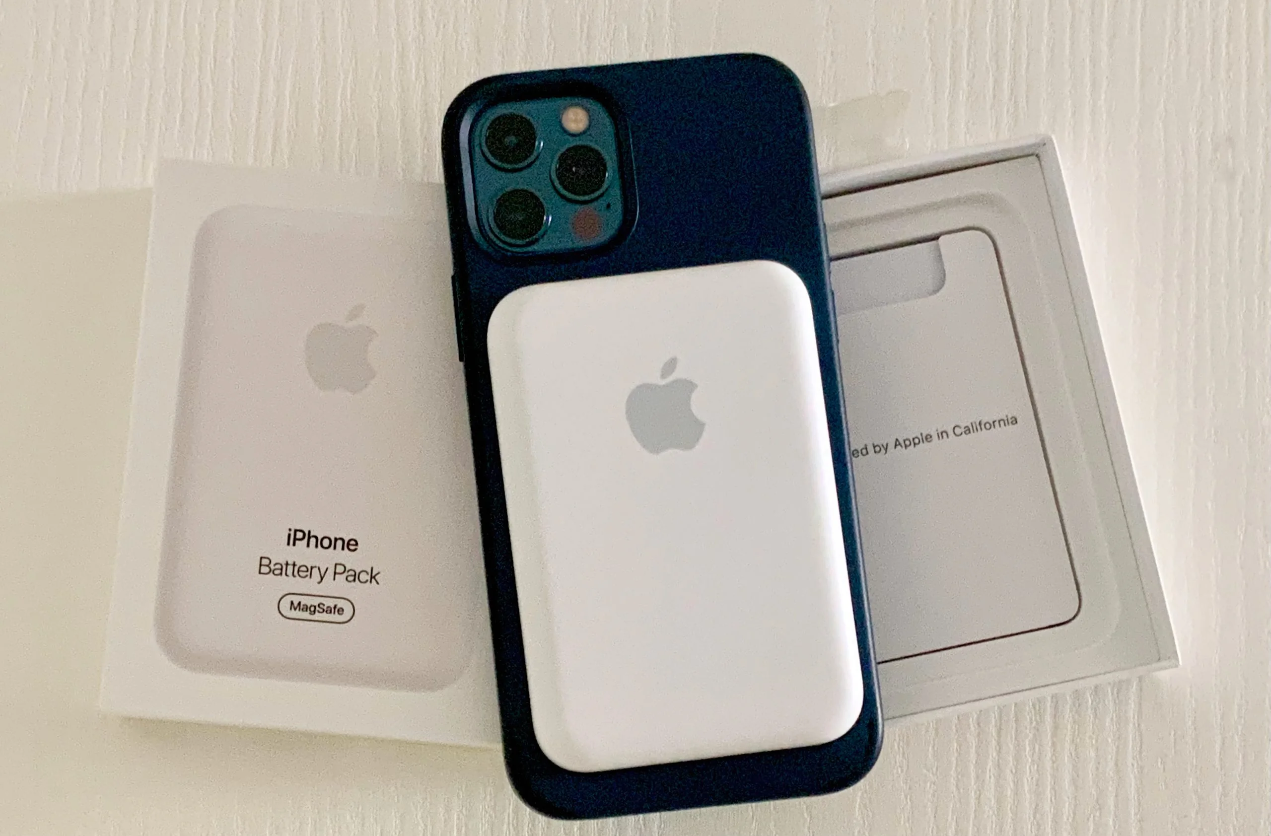 Le mie impressioni sul MagSafe Battery Pack, la batteria esterna misteriosa 1 MagSafe Battery Pack su un iPhone 12 Pro