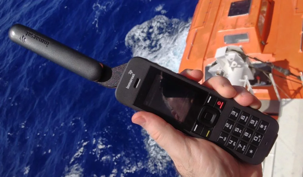 iPhone 13 e connessione satellitare, che storia è questa? 1 Il telefono satellitare di Inmarsat