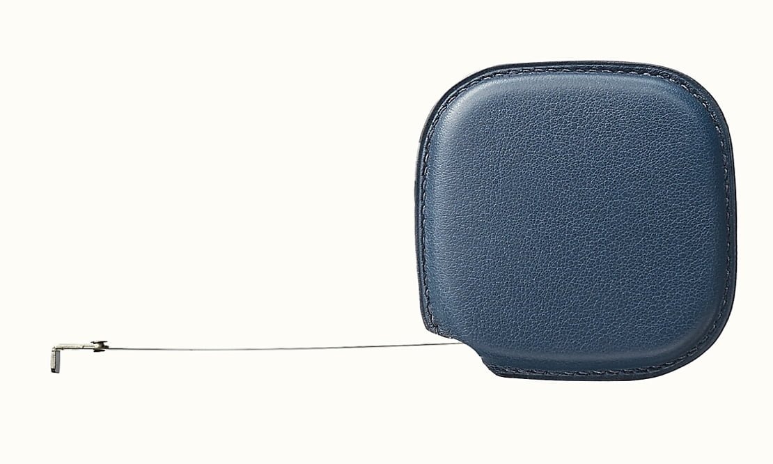 I 12 strumenti che Jonathan Ive ha sul suo banco di lavoro 6 Il metro di Hermès