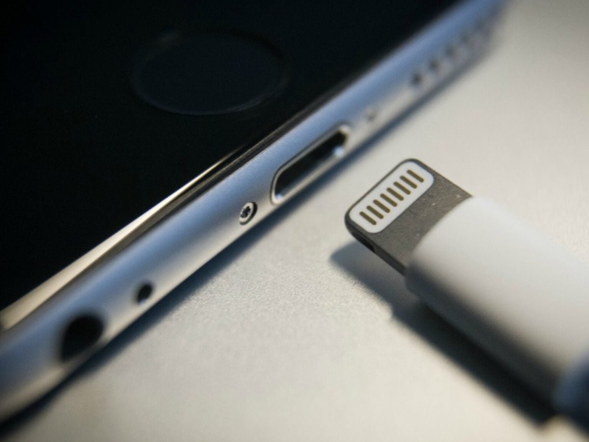 L’iPhone 15 dovrà avere la porta USB-C per forza 1 Lightning