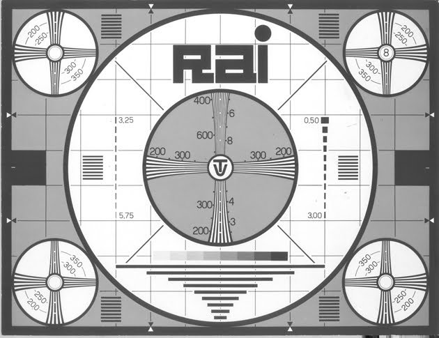 Cari figli miei, la TV a una certa ora chiudeva 2 Un vecchio monoscopio RAI per la TV in bianco e nero