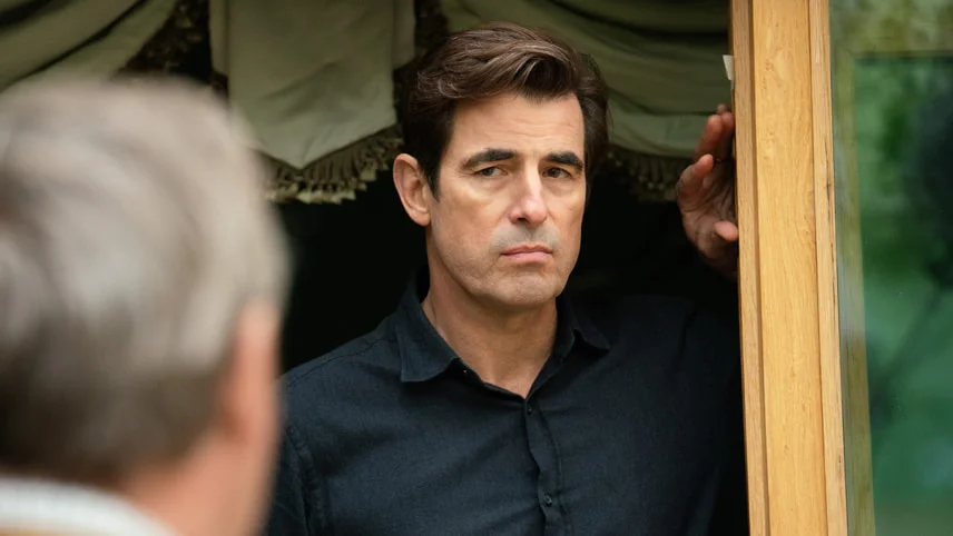Le mie impressioni su Bad Sisters su Apple TV+ 2 Claes Bang in “Bad Sisters” interpreta John Paul