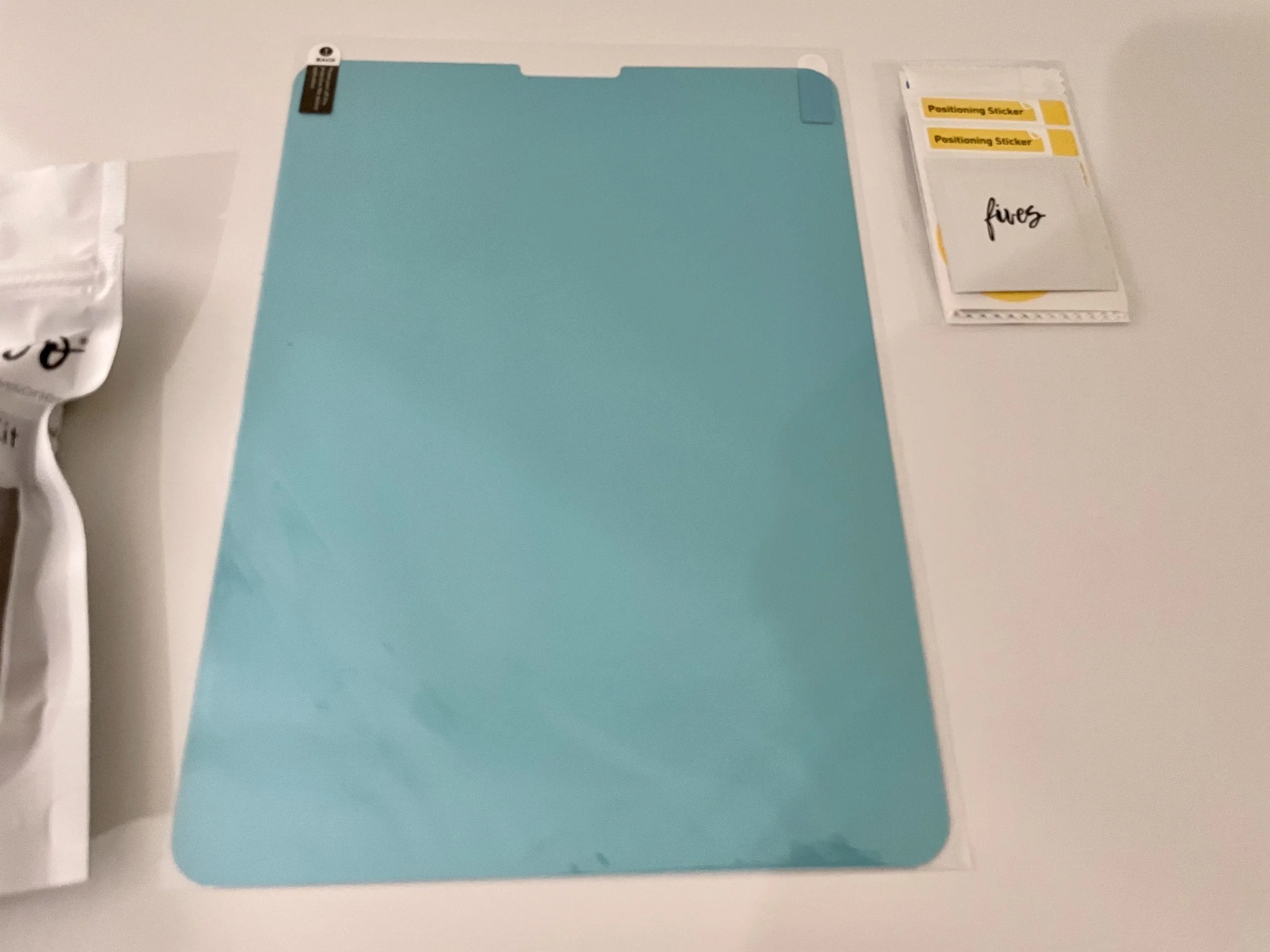 La pellicola di Fives prima dell’applicazione sullo schermo dell’iPad