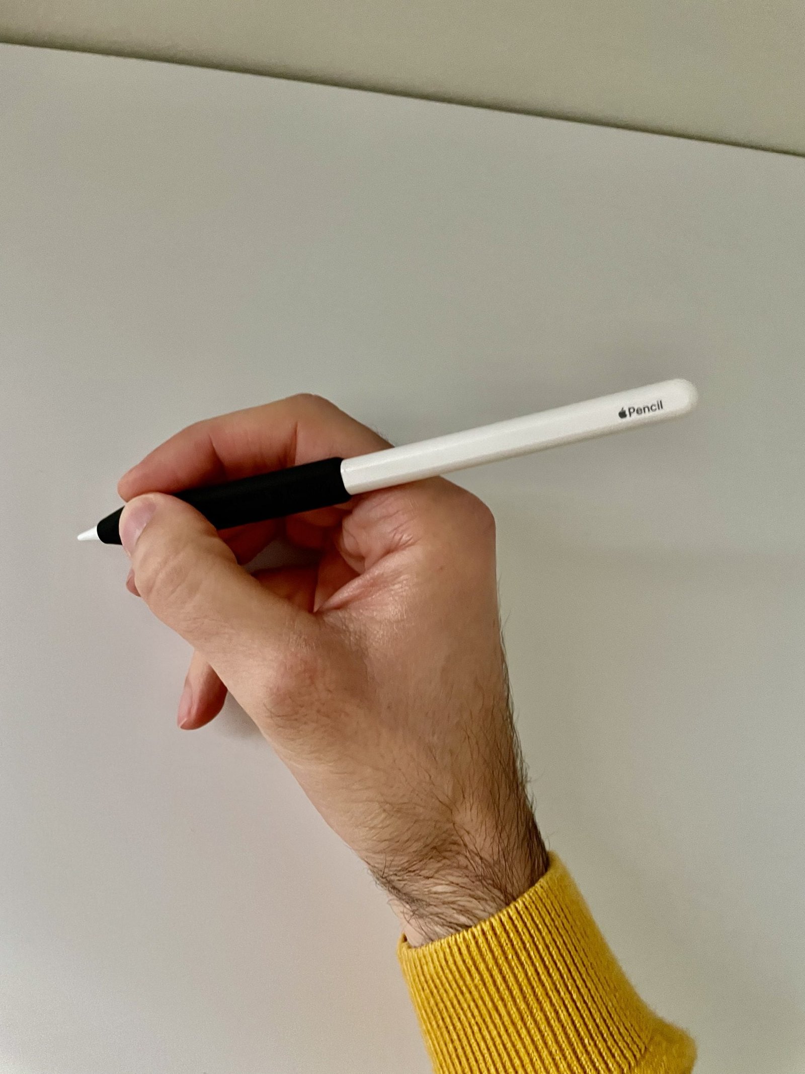 5 gadget cool di Elago che chi usa prodotti Apple dovrebbe avere 4 Grip nero per Apple Pencil