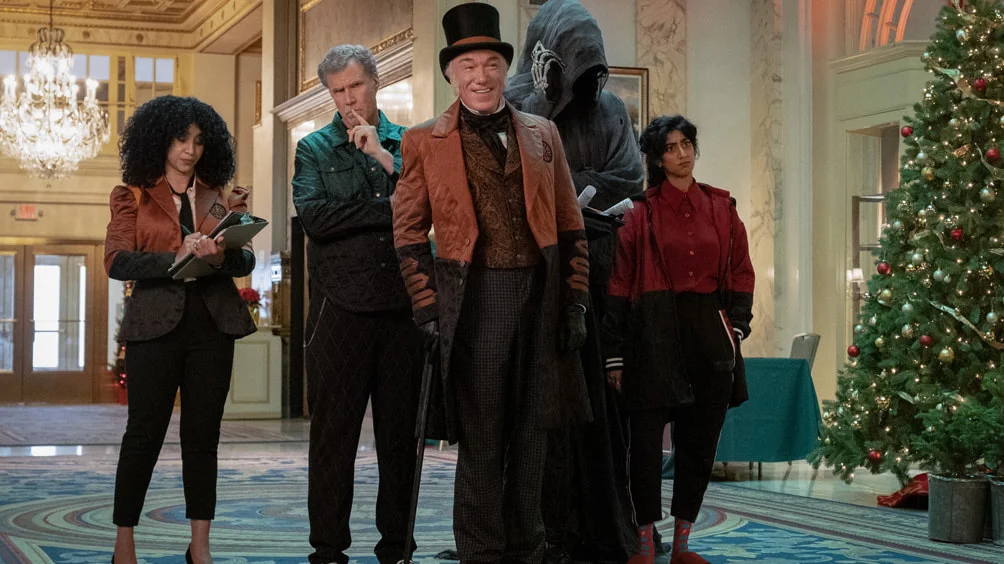 Loren Woods, Will Ferrell, Patrick Page, Sunita Mani e a "Ghost PA" in “Spirited - Magia di Natale”