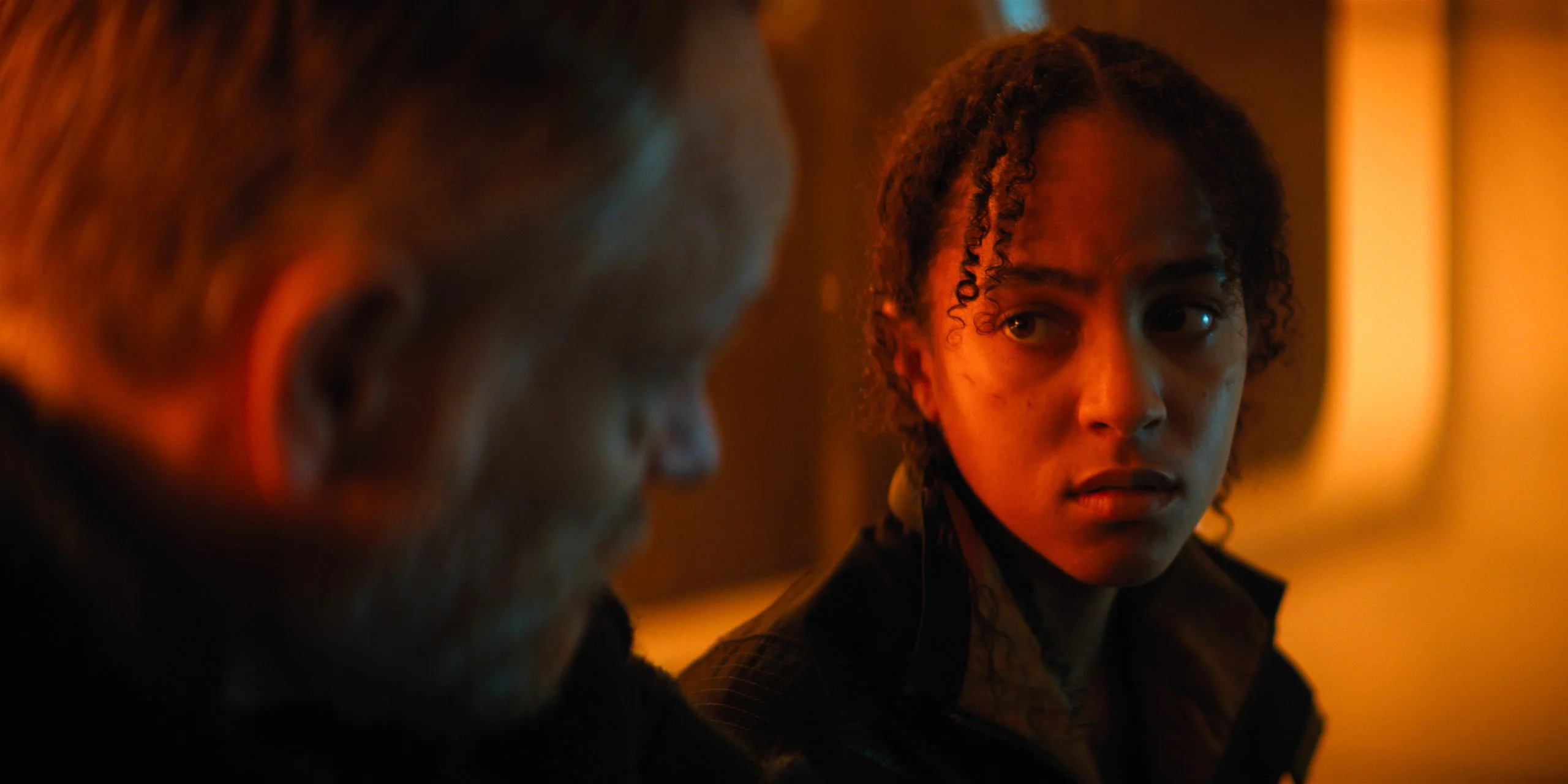 Lou Llobell e Jared Harris