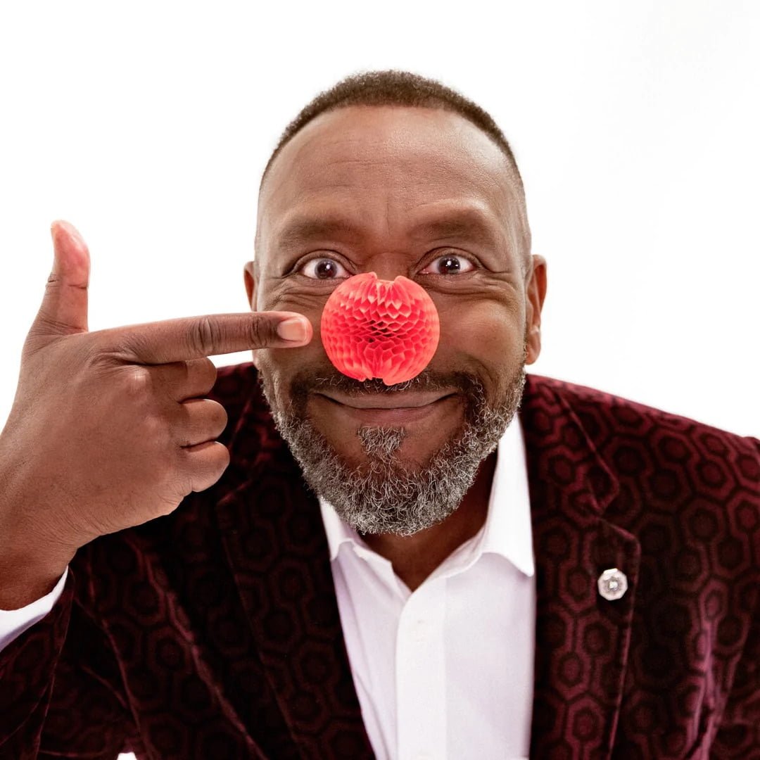 Jony Ive crea il naso rosso per il Red Nose Day 2023 2 Red Nose di Jony Ive