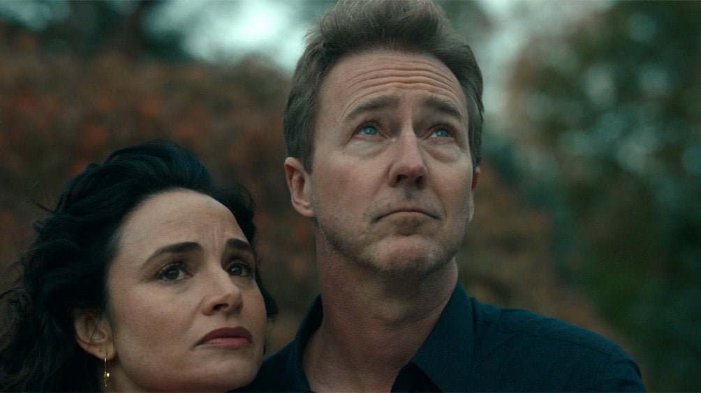 Le mie impressioni su Extrapolations su Apple TV+ 3 Edward Norton e Mia Maestro in “Extrapolations - Oltre il limite”
