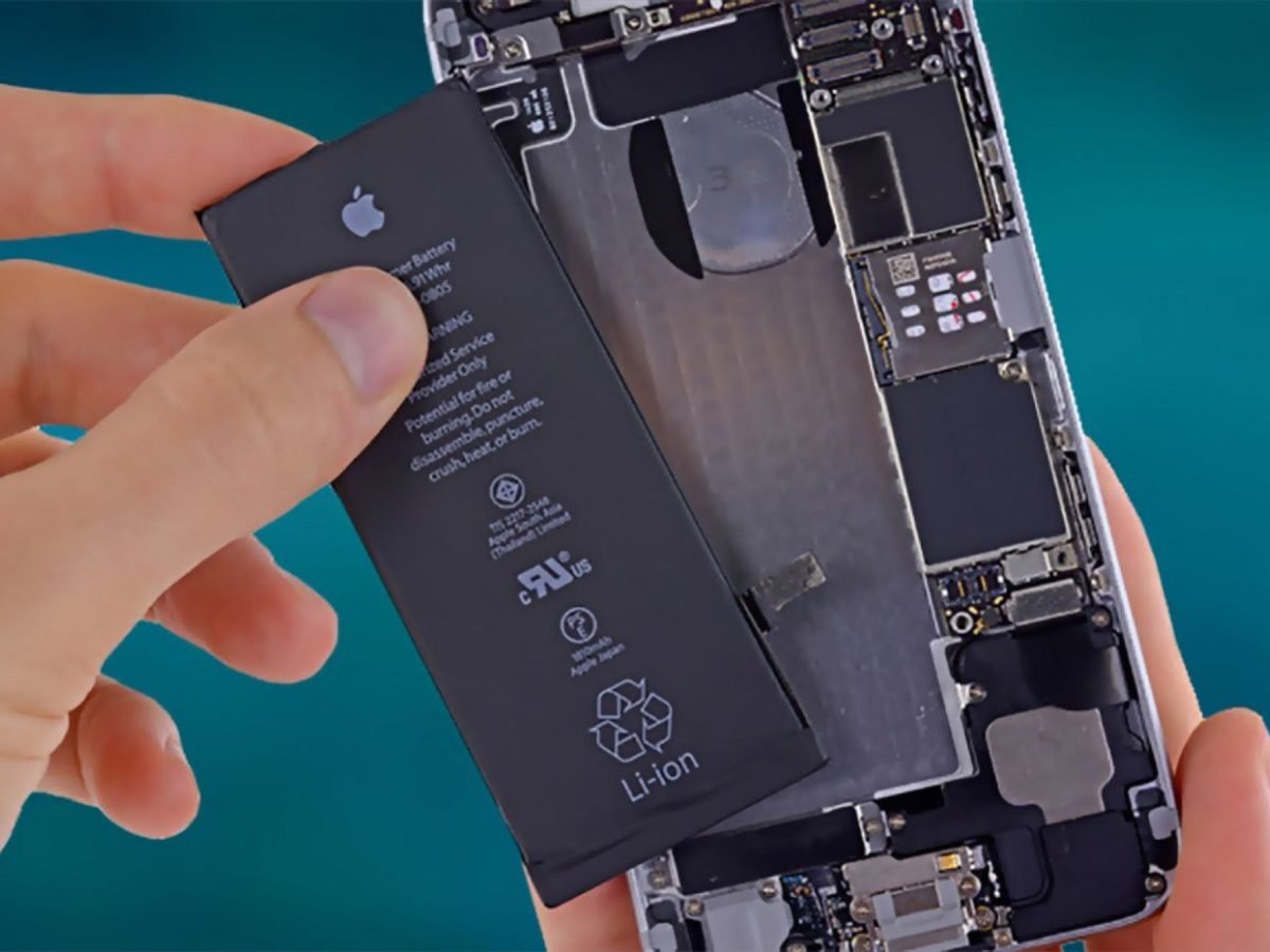 L'UE richiede che le batterie degli smartphone siano facilmente sostituibili entro il 2027 1 Batteria rimovibile iPhone