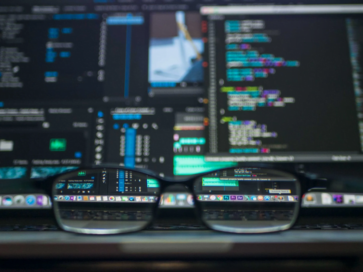 Quale Hosting Scegliere per il Tuo Sito Web: Un'analisi dei Servizi Offerti da OVHcloud 1 Occhiali