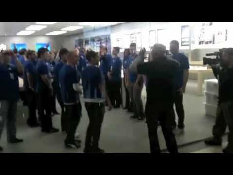 Per l'apertura dell'Apple Store del Quebec si organizzano a mo' di animatori 1 Quebec