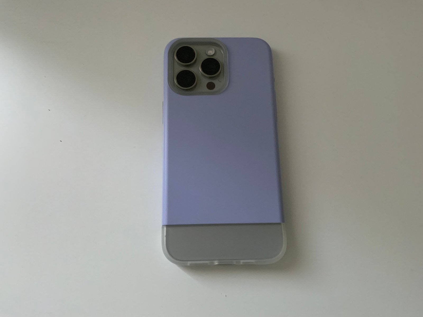 Recensione Accessori Elago per iPhone 15 Pro Max: Custodie, Pellicole e Privacy Glass+ 2 Cover magnetica Glide