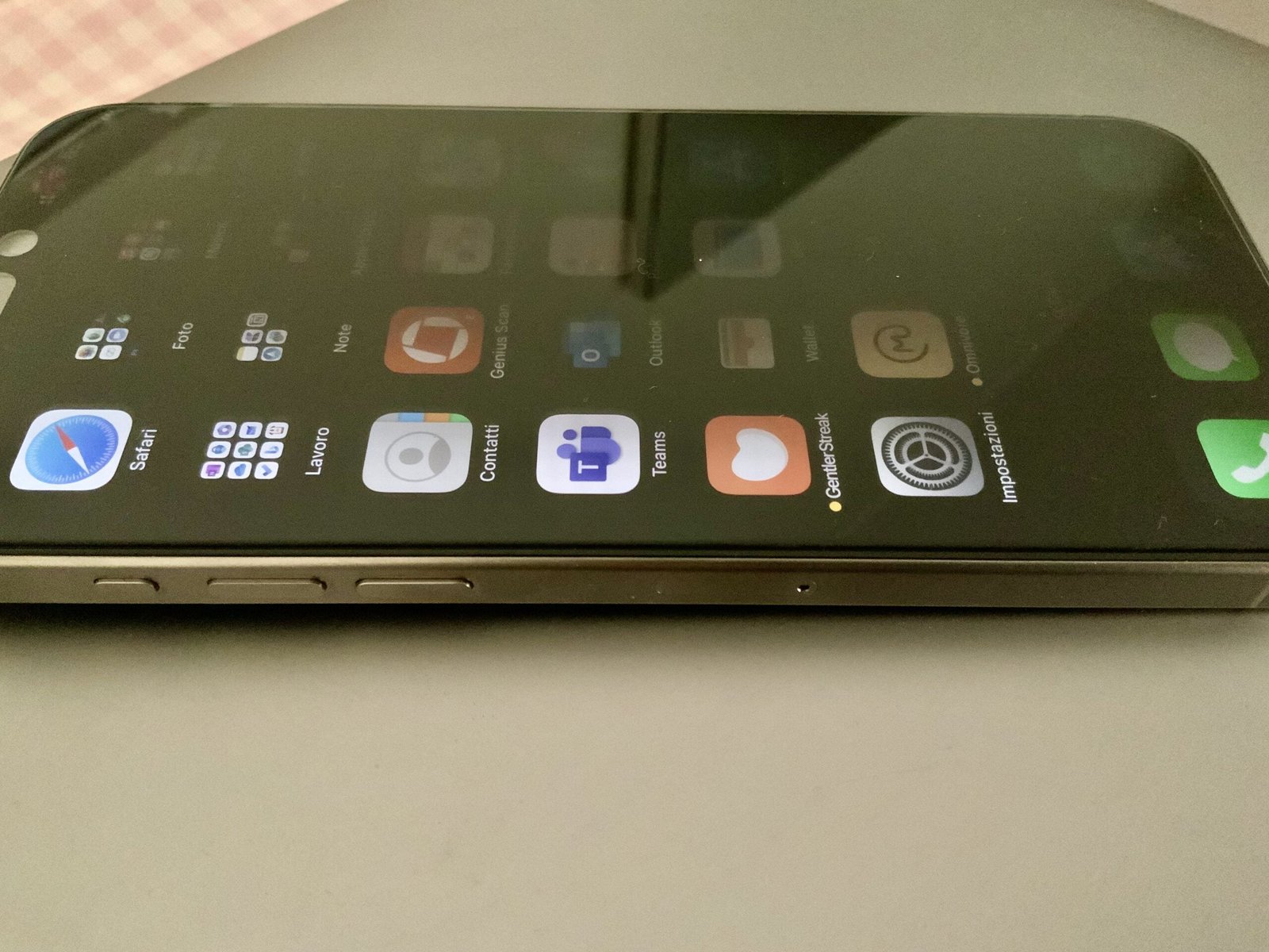Recensione Accessori Elago per iPhone 15 Pro Max: Custodie, Pellicole e Privacy Glass+ 6 Elago Privacy Glass+