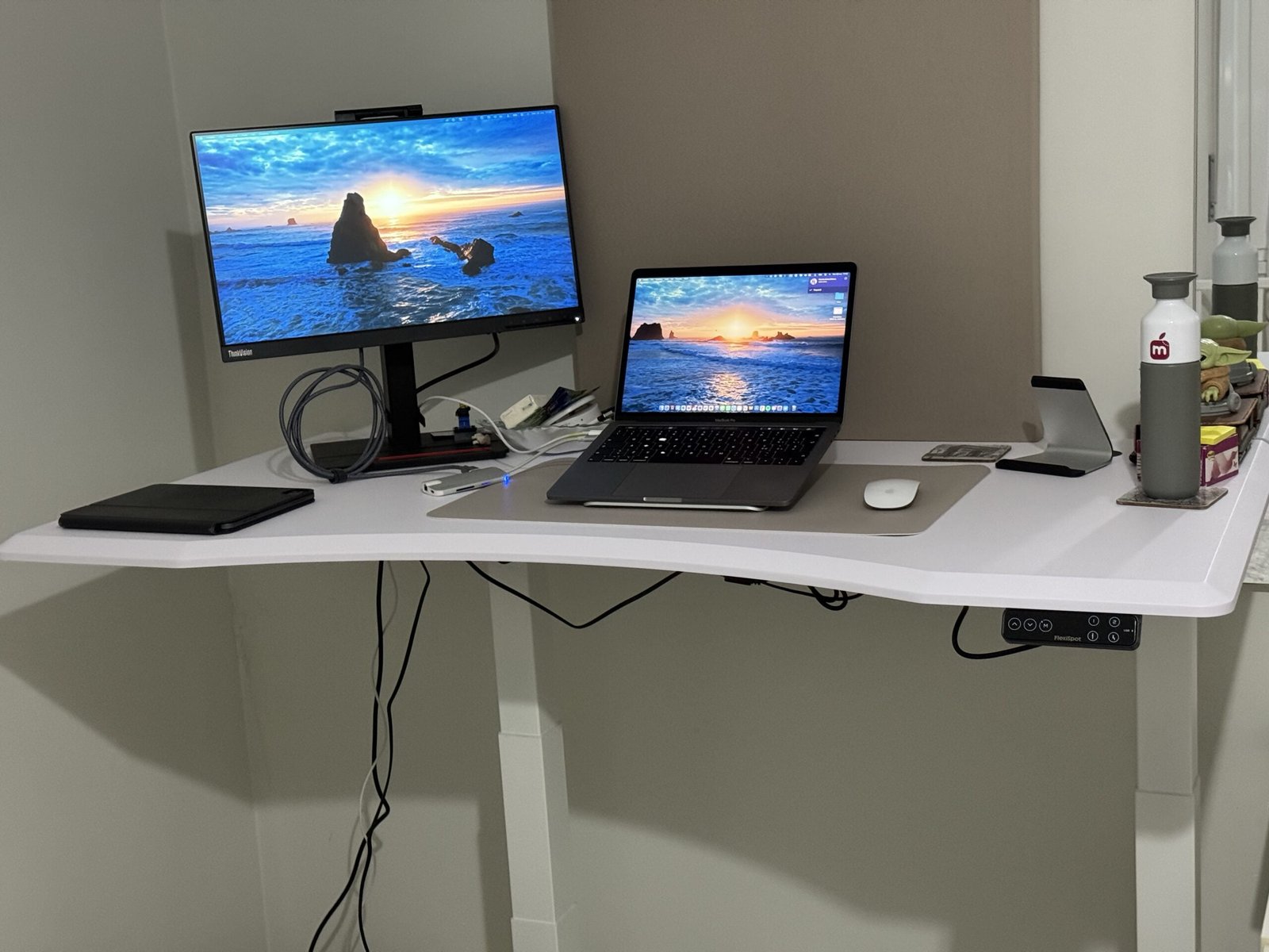 Recensione della standing desk FlexiSpot E7 Pro, con forte sconto per Black Friday 1 La standing desk FlixiSpot E7 Pro