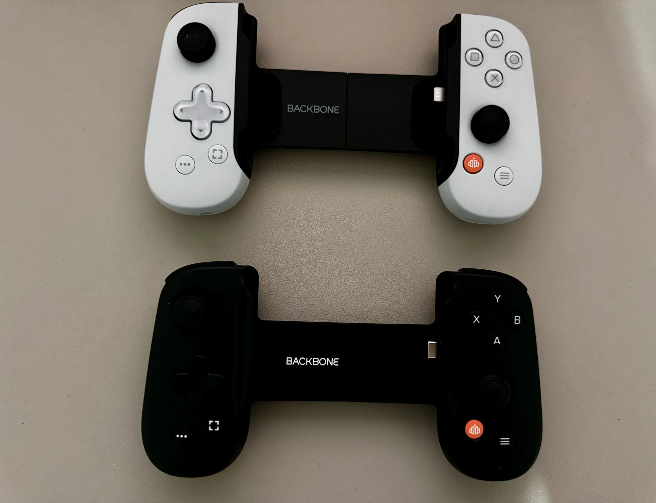 Backbone One: Trasforma l'iPhone 15 in una Console - Recensione Completa 3 Sopra l’edizione Playstation e sotto l’edizione classica