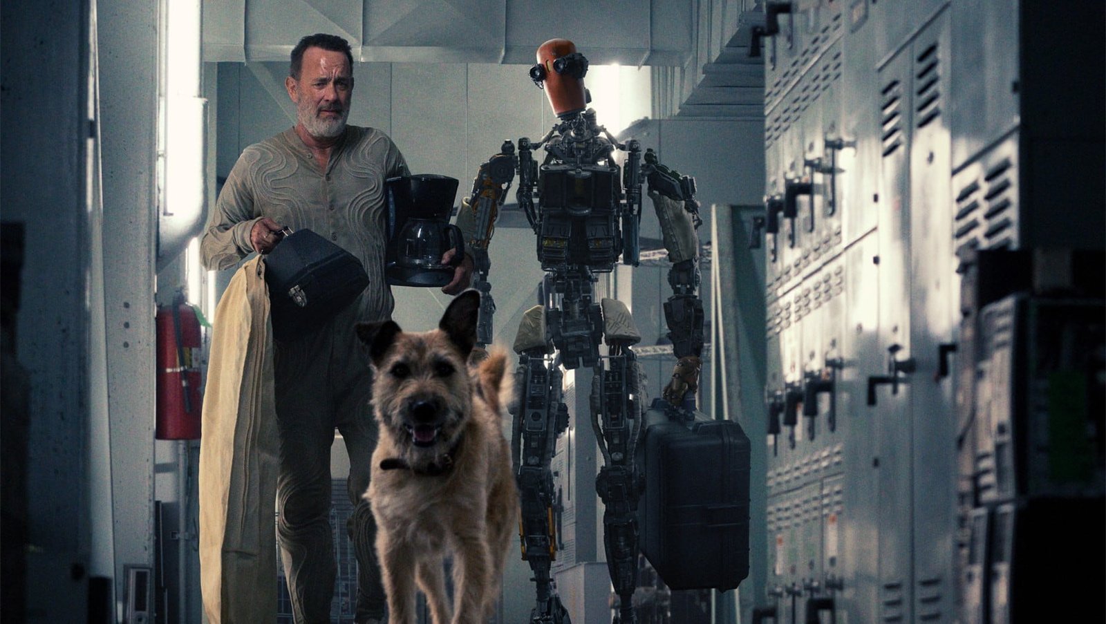 La recensione del film Finch su Apple TV+ 3 Tom Hanks e Caleb Landry Jones