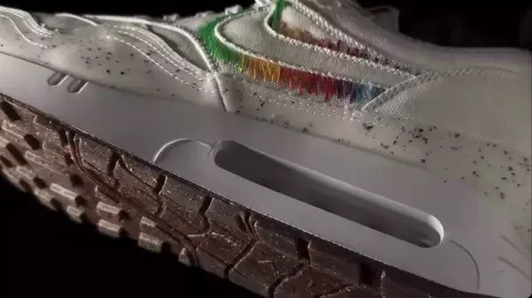 Nike Air Max "Made on iPad": L'esclusività ai Piedi di Tim Cook 4 a close up of a shoe
