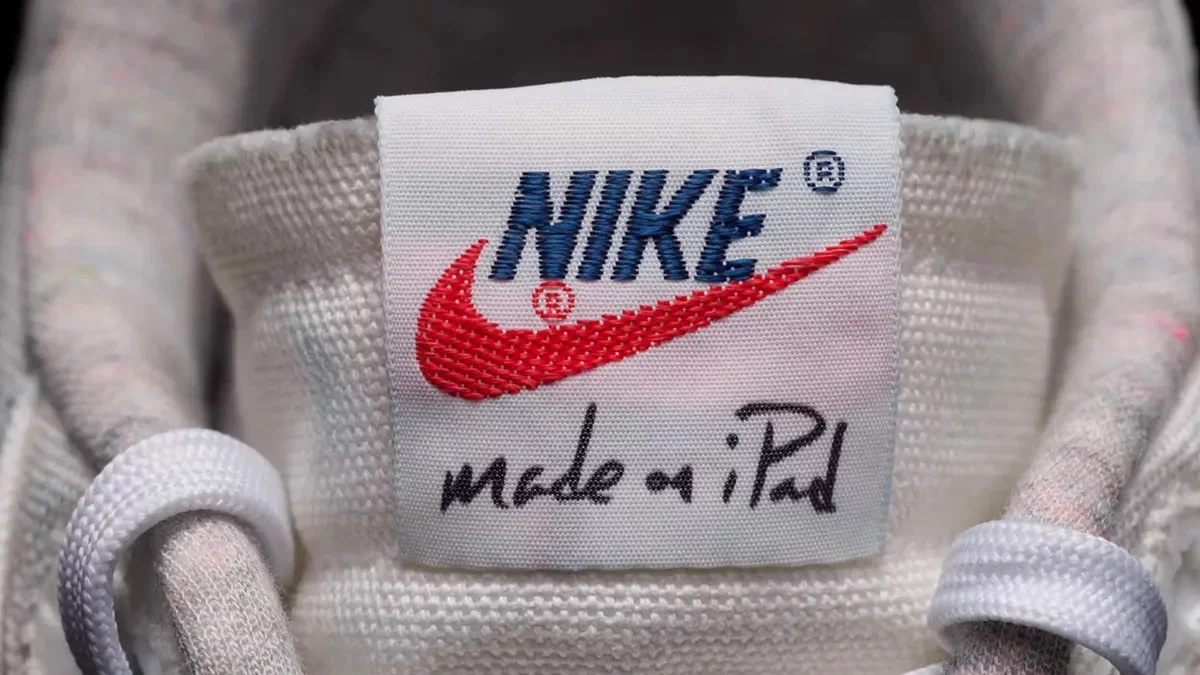 Nike Air Max "Made on iPad": L'esclusività ai Piedi di Tim Cook 3 a white label with red and blue text