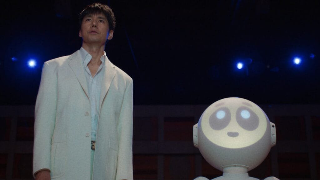 La recensione di Sunny su Apple TV+ 4 Hidetoshi Nishijima e Sunny voce di Joanna Sotomura in Sunny
