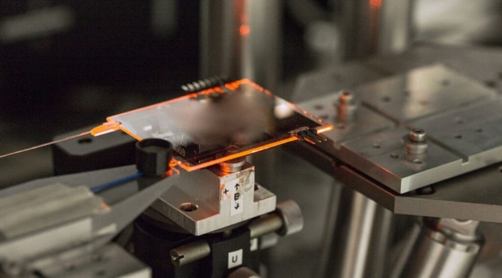 Ephos: La Startup Italiana che Plasma il Futuro dei Chip con il Vetro 2 chip Ephos