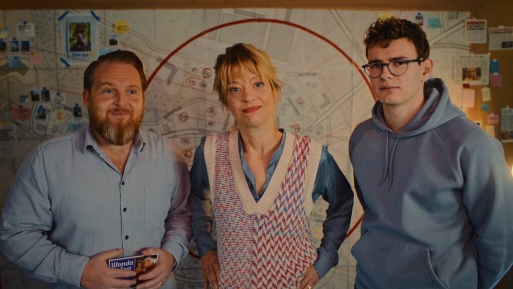 Dov'è Wanda? La serie su Apple TV+ che svela segreti e misteri 3 Axel Stein Heike Makatsch e Leo Simon