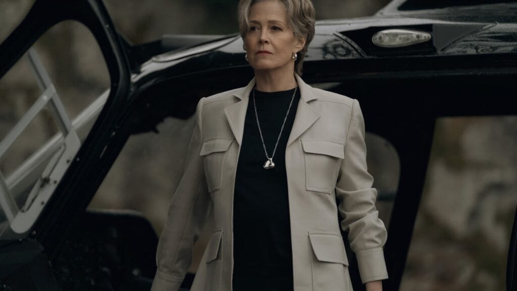 Misteri dal Profondo: Recensione del Film Apple TV+ con Miles Teller e Anya Taylor-Joy che Esplora l'Ignoto 4 Sigourney Weaver