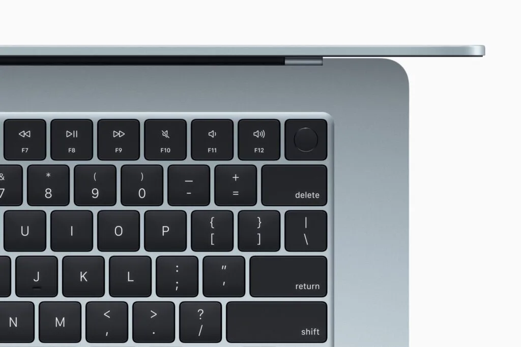 MacBook Air M4 2025: l'ultraleggero Apple si evolve con potenza silenziosa 5 MacBook Air 2025 5