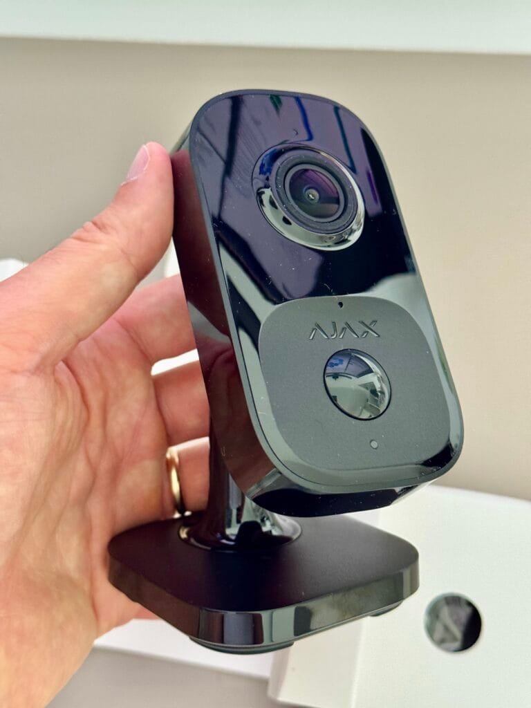Ajax DoorBell e IndoorCam: Sicurezza Smart Integrata Sotto la Lente 5 Ajax IndoorCam