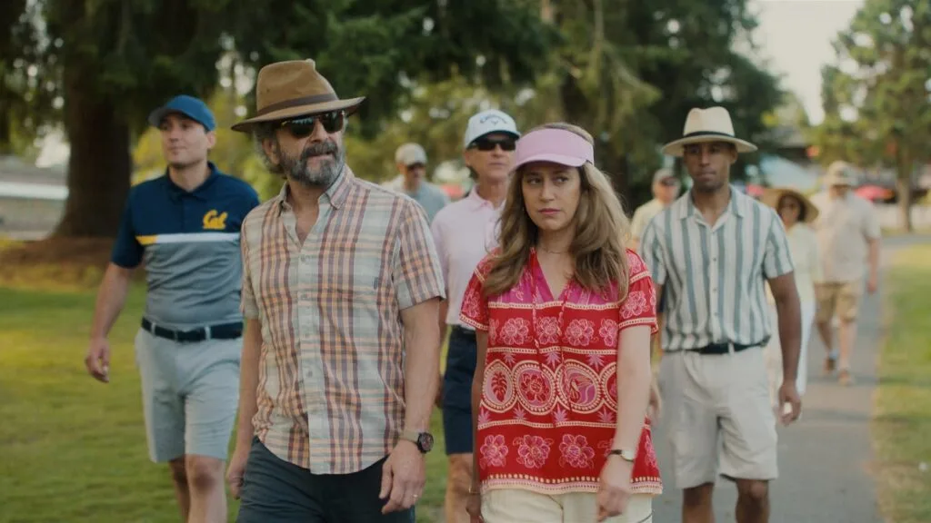 Stick: La Recensione Completa della Commedia Sportiva su Apple TV+ 3 Marc Maron e Mariana Trevino