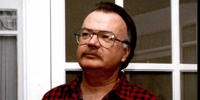 Smoke: La recensione di una serie che brucia l'anima 5 John Leonard Orr