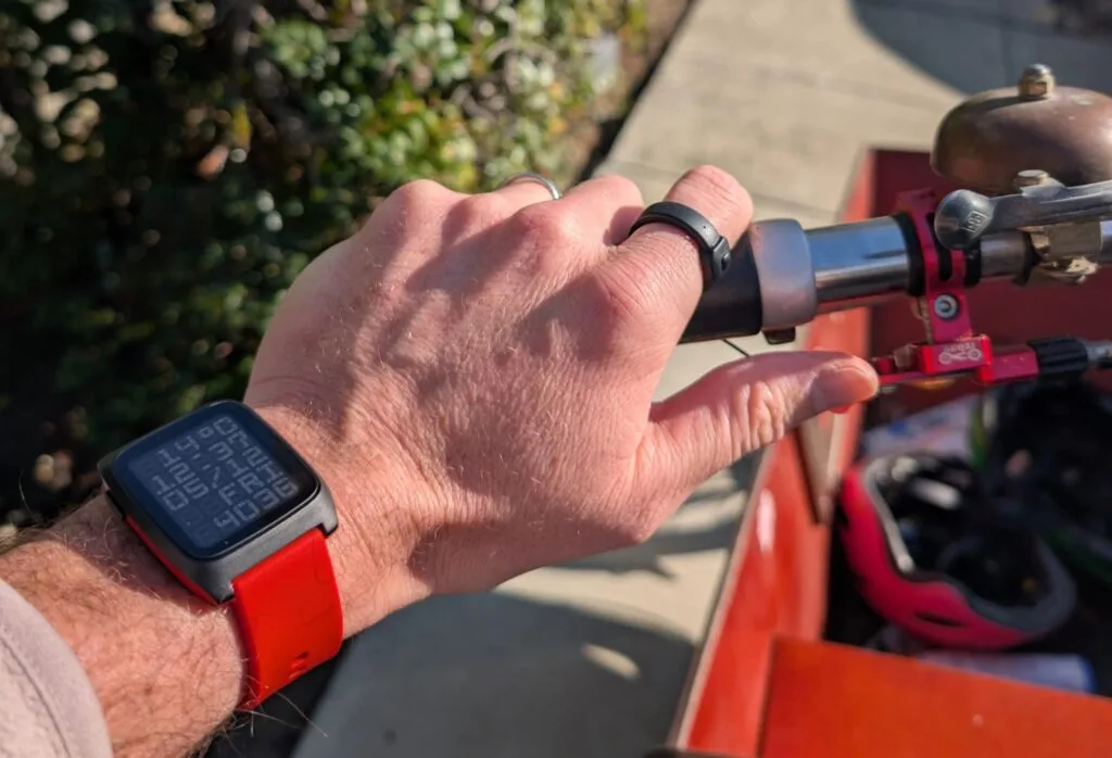Pebble Index 01: il taccuino vocale invisibile al dito 2 Pebble Index 01 2
