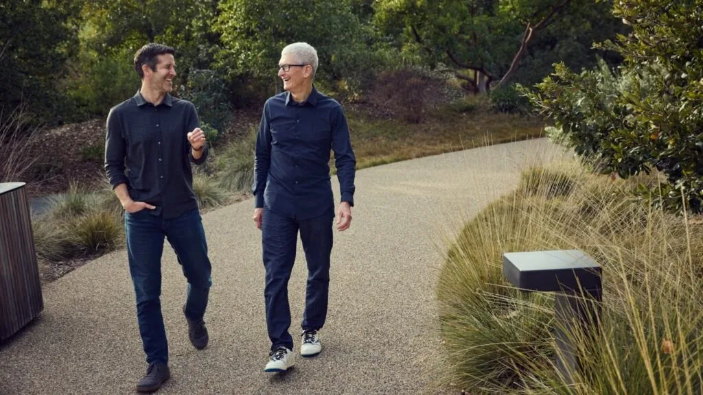 John Ternus diventa CEO di Apple: inizia l'era dell'ingegneria 1 John Ternus CEO di Apple