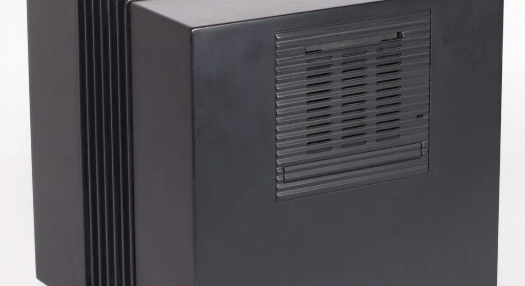 I clienti segreti di Steve Jobs: CIA e NSA compravano NeXT e Pixar 3 NeXT cube nero in magnesio