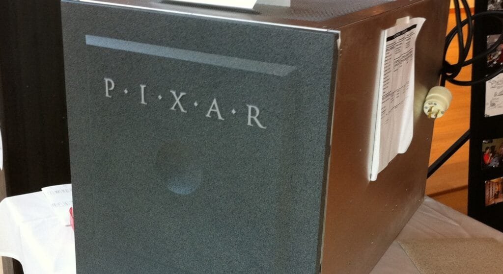 I clienti segreti di Steve Jobs: CIA e NSA compravano NeXT e Pixar 2 Pixar Image Computer P-2 in esposizione