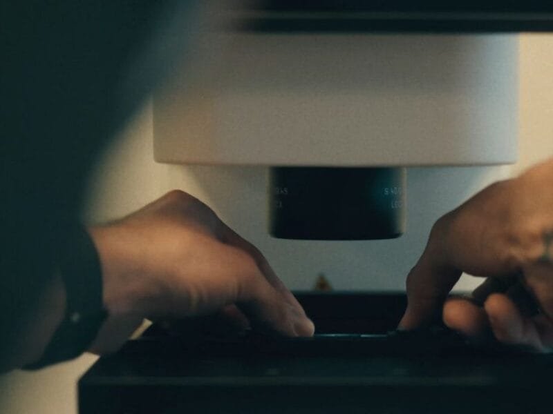 Gli agenti AI entrano nei laboratori: arriva il Model Hardware Standard