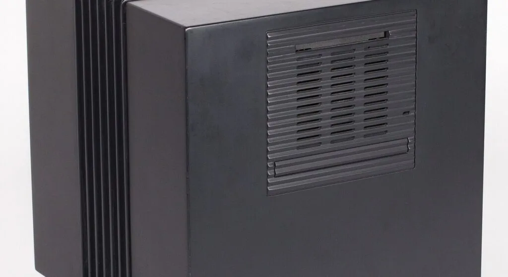 Il computer NeXT Cube, simbolo dell'azienda fondata da Steve Jobs dopo l'uscita da Apple