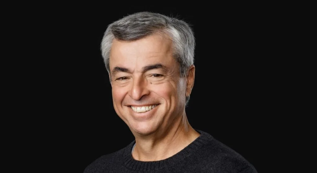 Eddy Cue, il grande sopravvissuto di Apple: perché non viene mai toccato dalle riorganizzazioni 1 Eddy Cue, senior vice president Services and Health di Apple, ritratto ufficiale su sfondo scuro