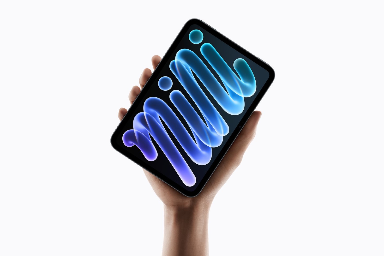 Il nuovo iPad mini in finitura mezzanotte con display OLED acceso su sfondo colorato